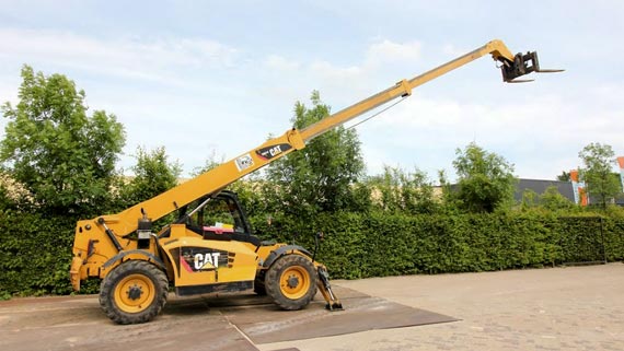 Телескопический погрузчик Caterpillar TH417 Телескопический погрузчик Caterpillar TH417